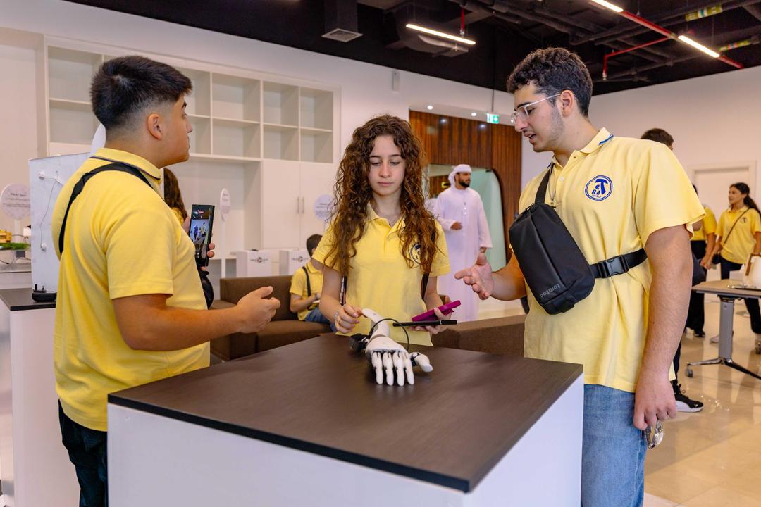 مؤسسة حمدان بن راشد آل مكتوم تنظّم برنامجًا تفاعليًا لتعزيز مهارات الابتكار الرقمي لطلبة ثانوية مار يوسف للراهبات الأنطونيات